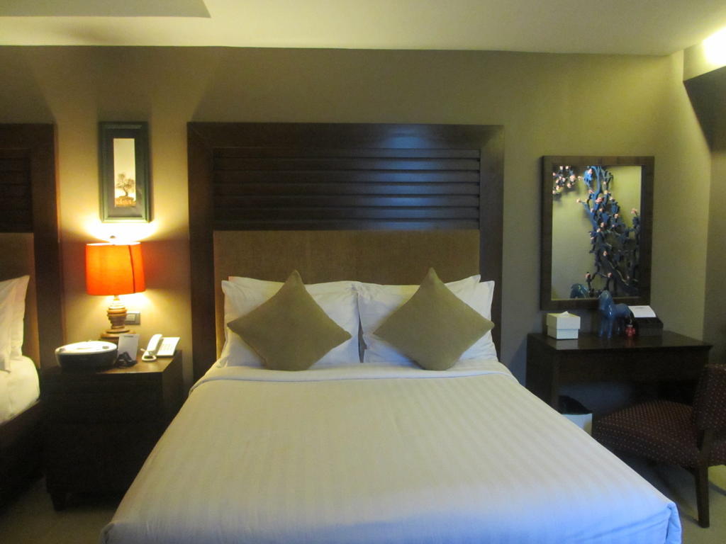 The Theodore Hotel Tagaytay City Exteriör bild