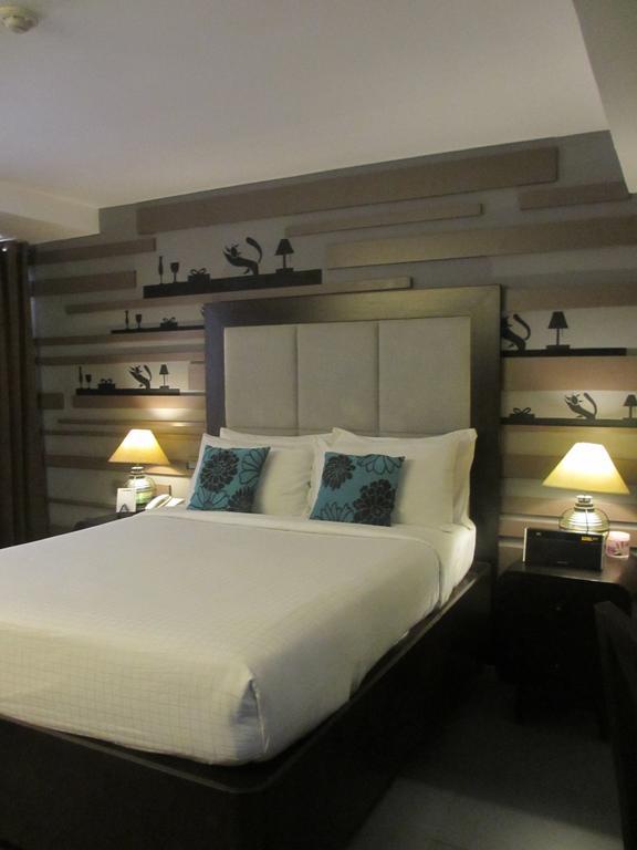 The Theodore Hotel Tagaytay City Exteriör bild