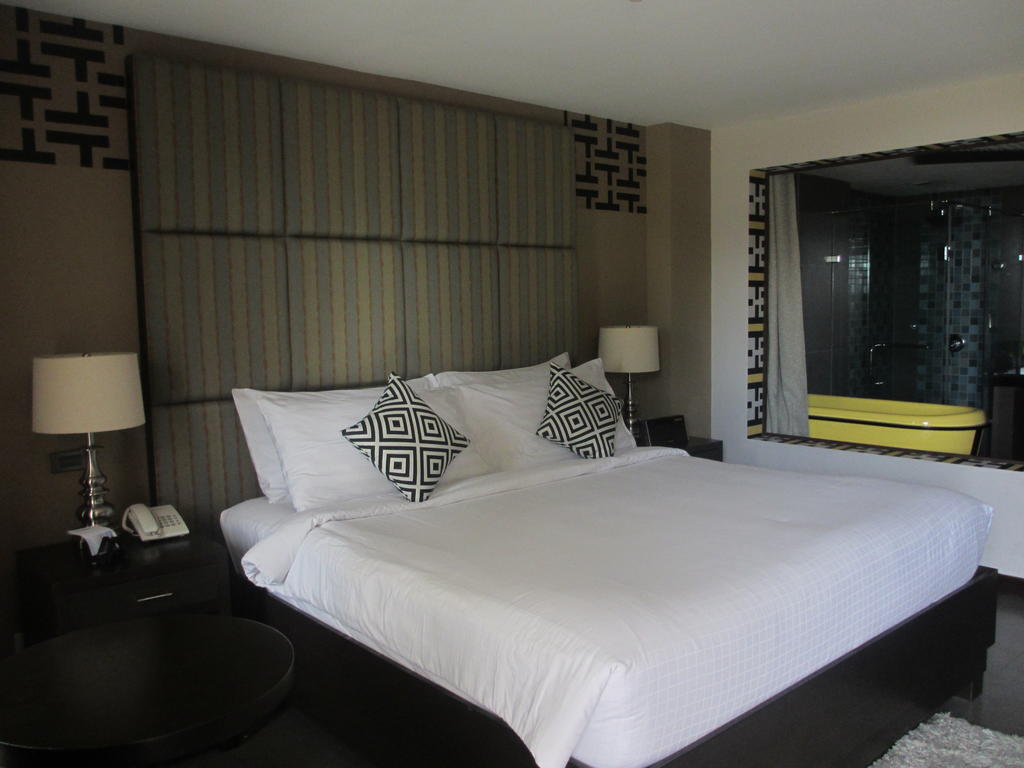 The Theodore Hotel Tagaytay City Exteriör bild
